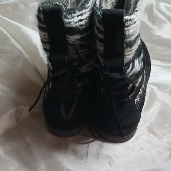 Tom's boots women's size 7 suede style mocassins - Picture 4 of 9